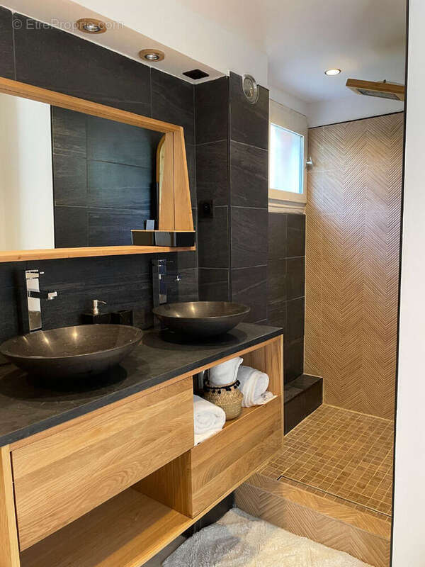 Appartement à BORMES-LES-MIMOSAS