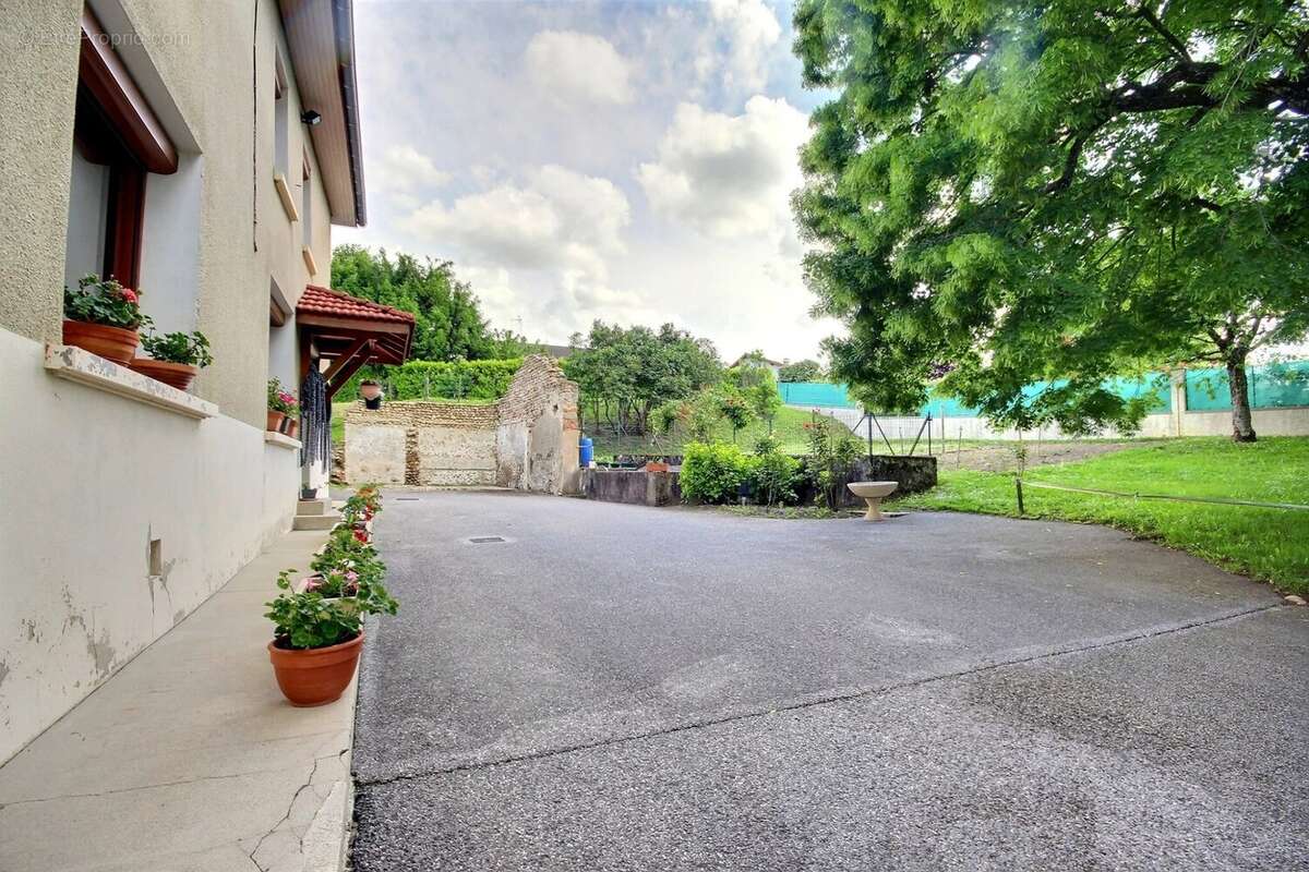 Maison à CHEVRIERES