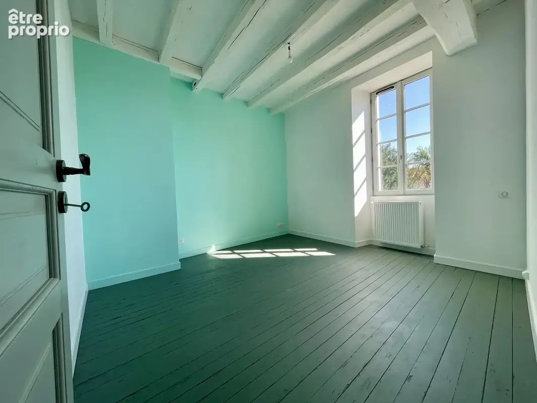 Maison rénovée sur 3 niveaux avec jardin et dépendances - photo 11
