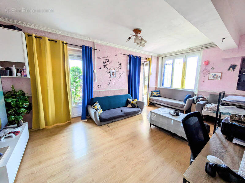 Maison à SURY-LE-COMTAL