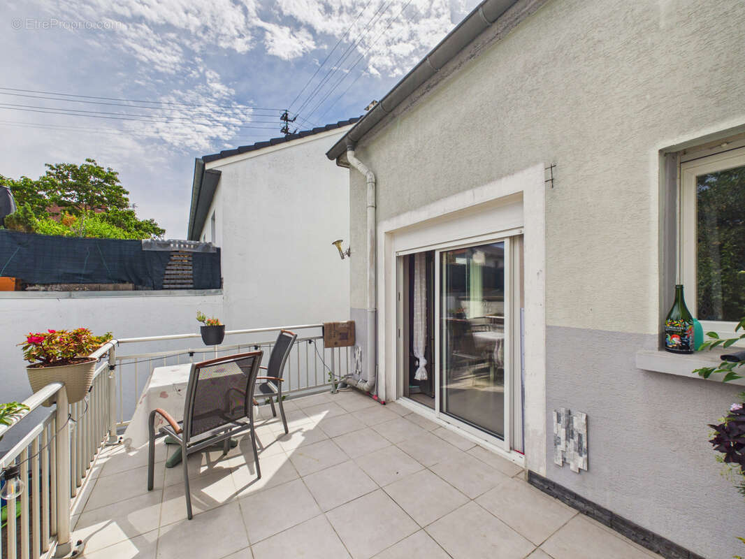 Maison de ville à rafraîchir avec jardin, cave et garage - photo 20