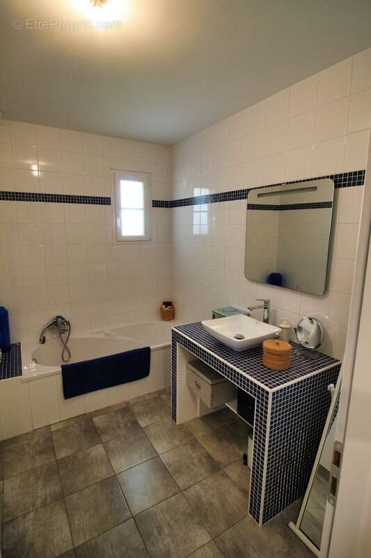 Maison à AMBARES-ET-LAGRAVE