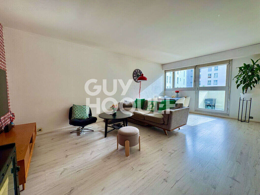 Appartement à COURBEVOIE