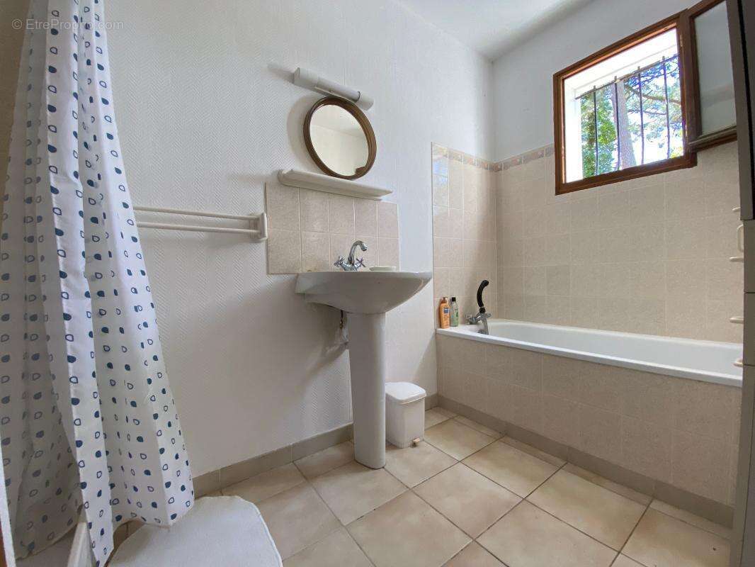 Maison à LES MATHES