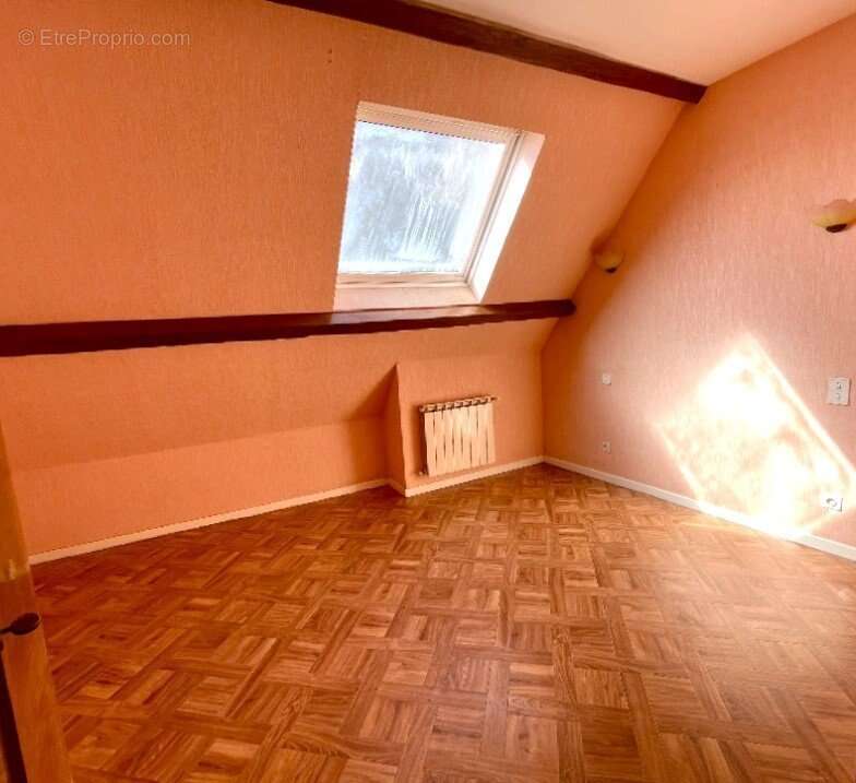 Maison à ENTRAYGUES-SUR-TRUYERE