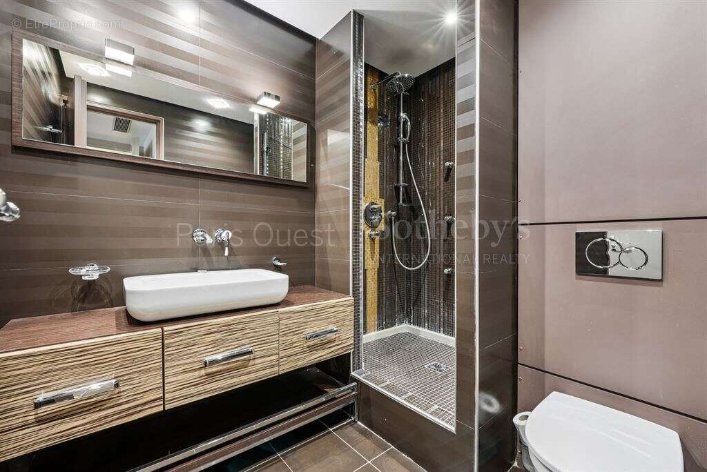 Appartement à PARIS-16E