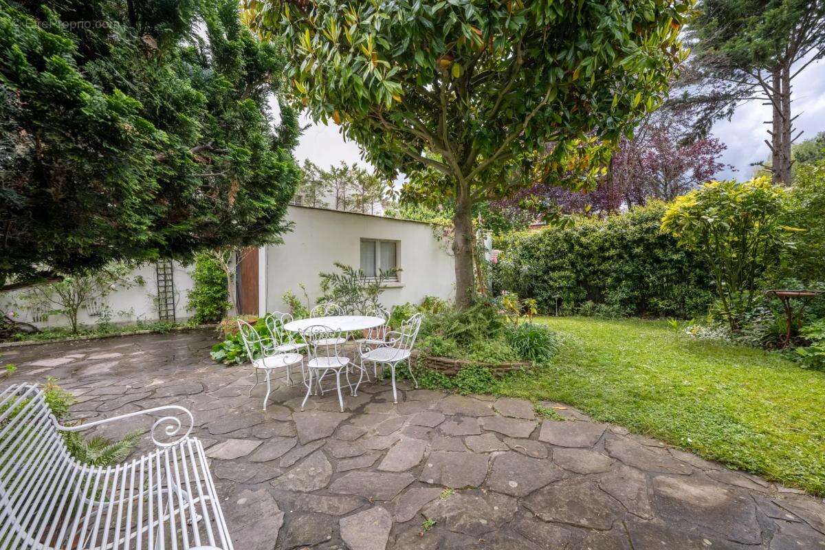 Maison à SURESNES