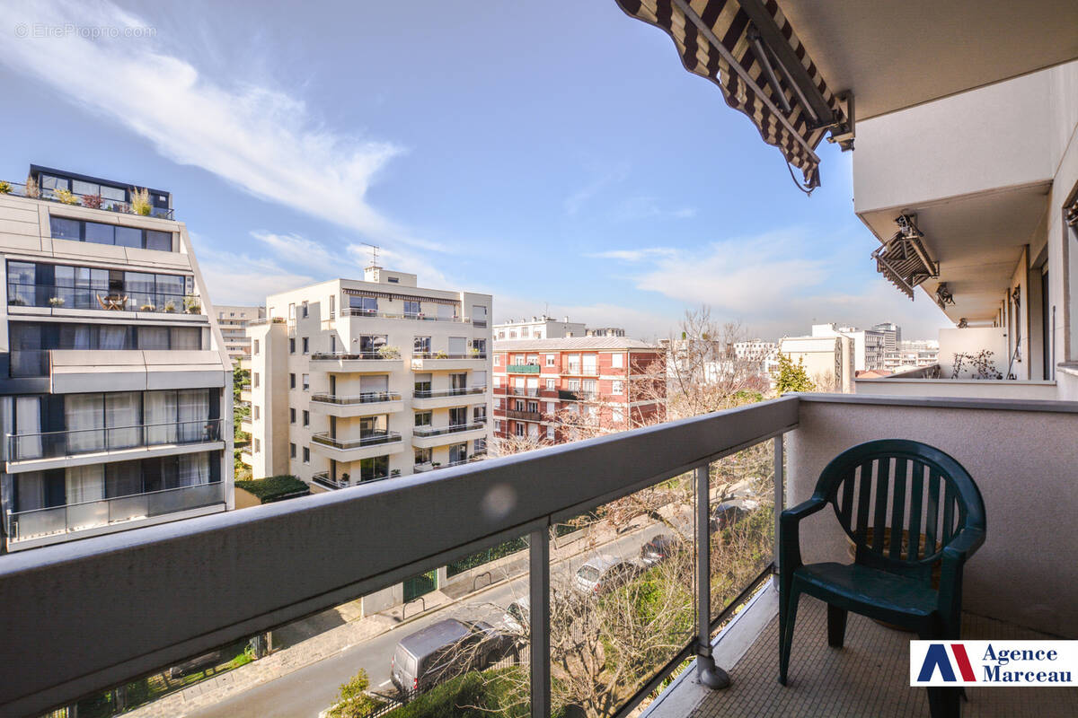 Appartement à COURBEVOIE