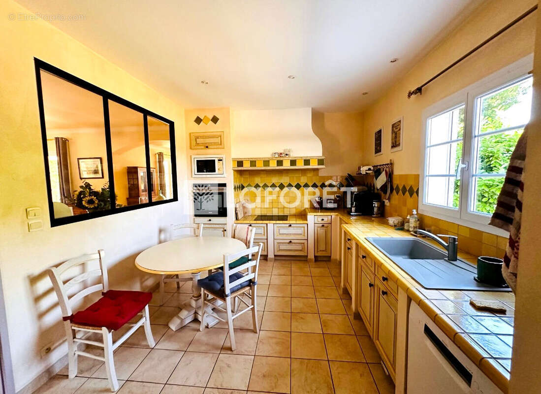 Villa Arles 5 pièce(s) 155.74 m2 - photo 7