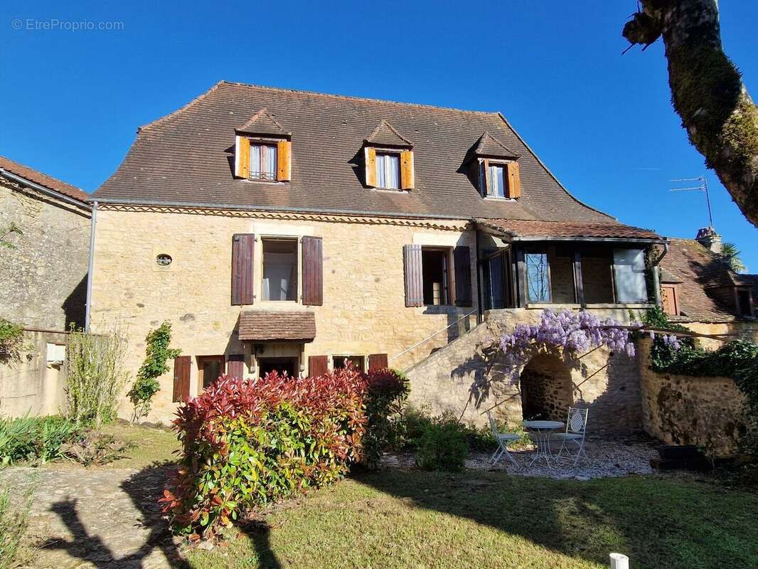 Maison de caractère en pierres avec jardin et dépendance - photo 3