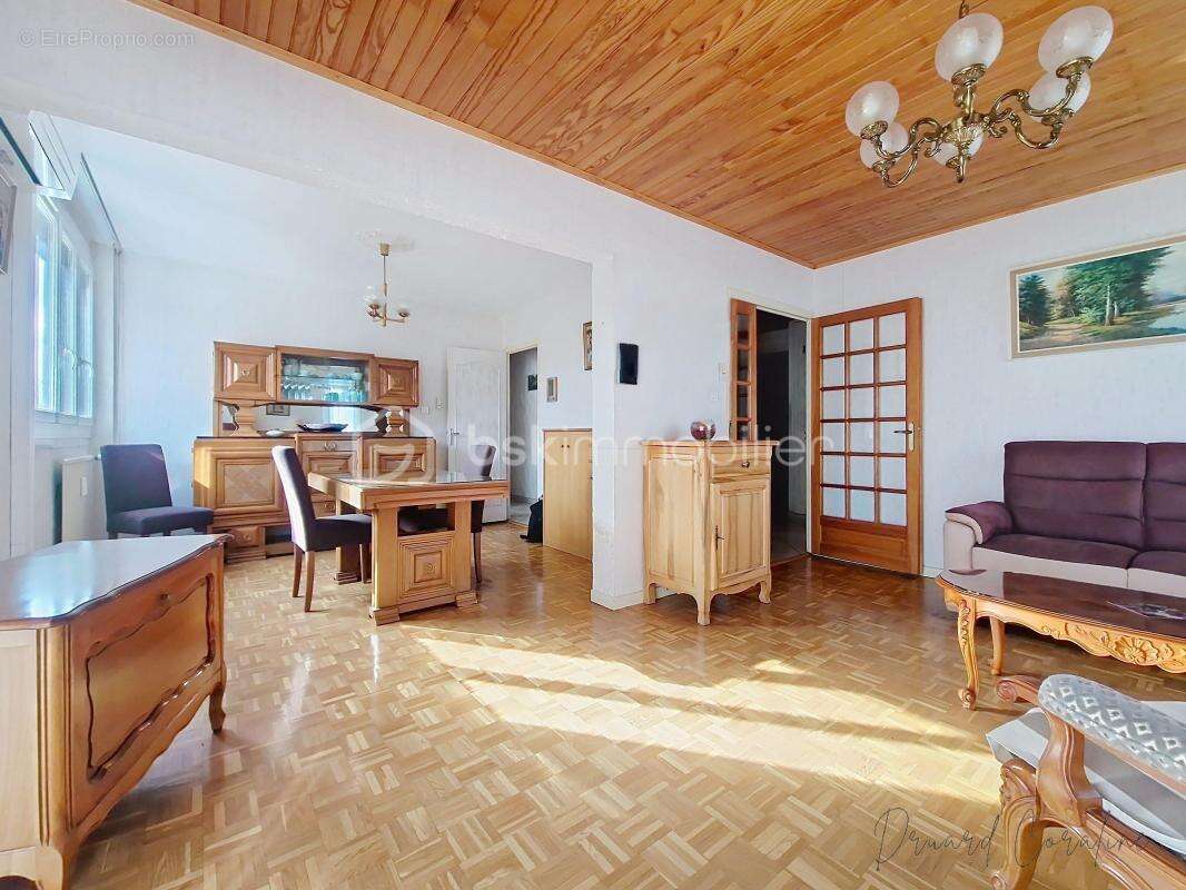 Appartement à LE PONT-DE-CLAIX