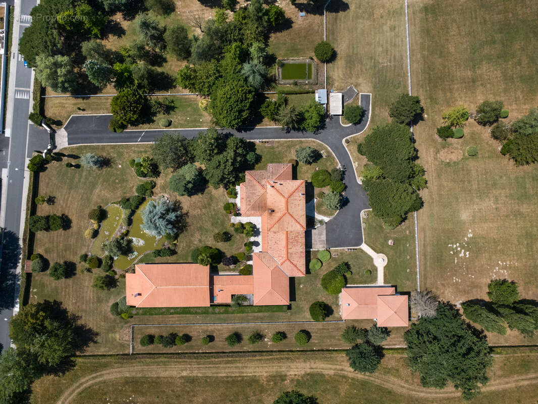 Maison à FONTCOUVERTE
