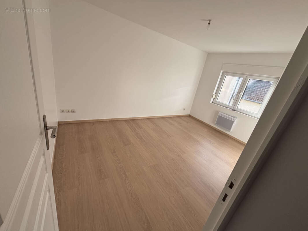 Maison à VIGNEULLES-LES-HATTONCHATEL