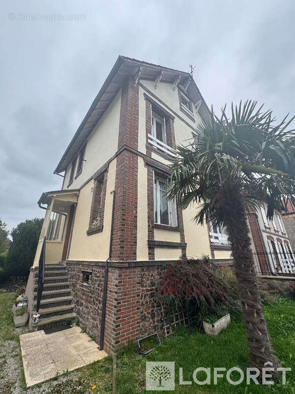 Maison à SAINTE-GAUBURGE-SAINTE-COLOMBE