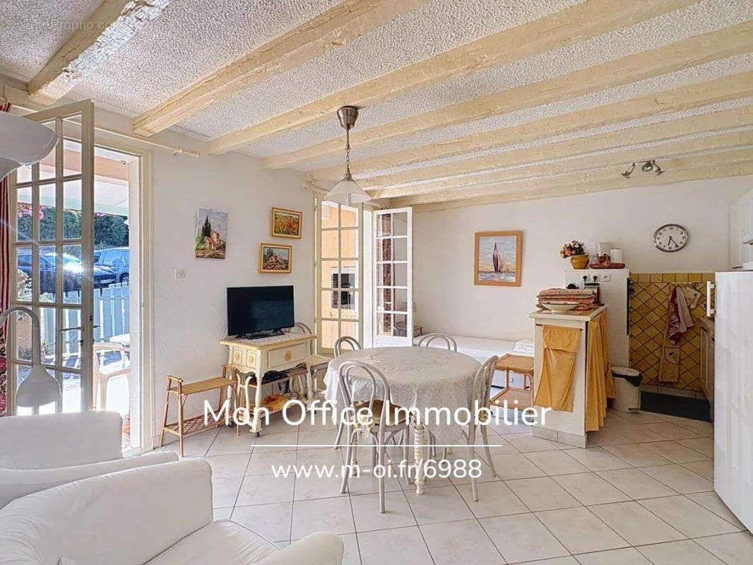 Référence : 6988-les. - maison à rafraichir vue collines avec jardin et parking à cavalaire sur mer - photo 3
