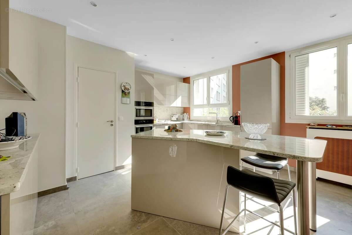 Appartement à PARIS-15E