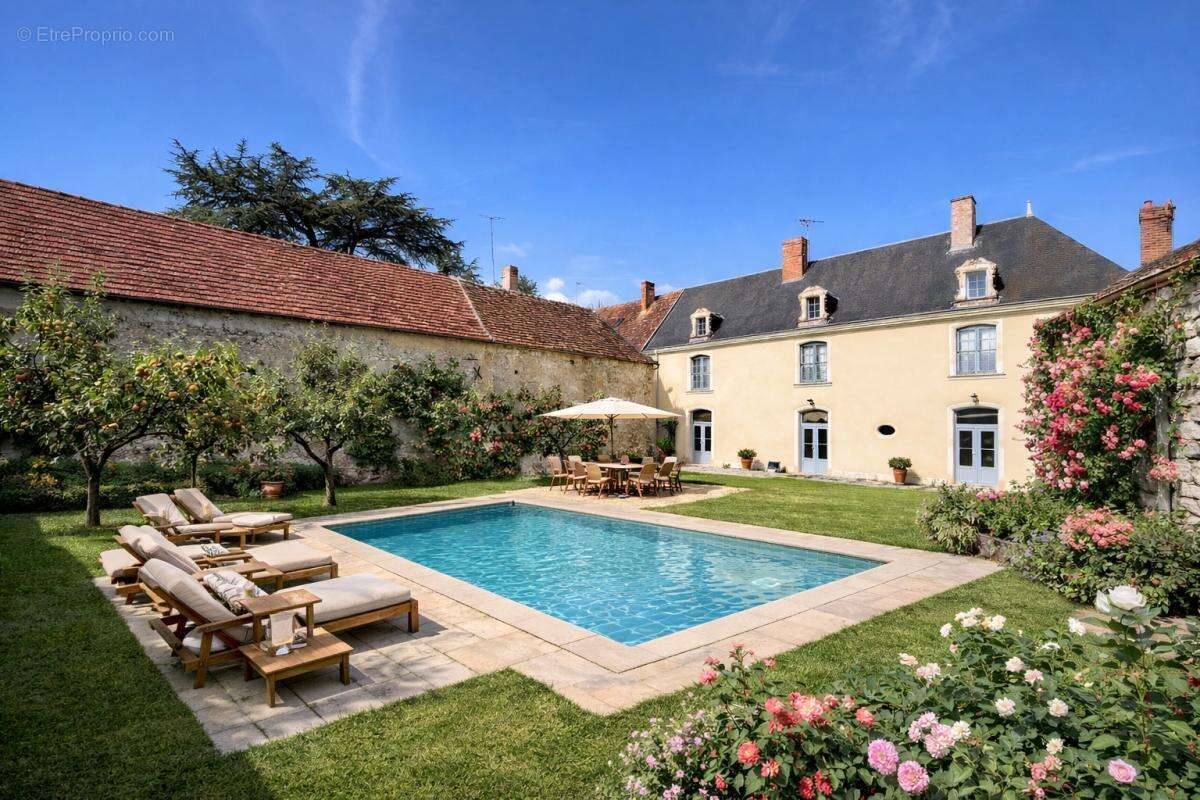 Maison Ecueille 7 pièce(s) 250 m2 - photo 2