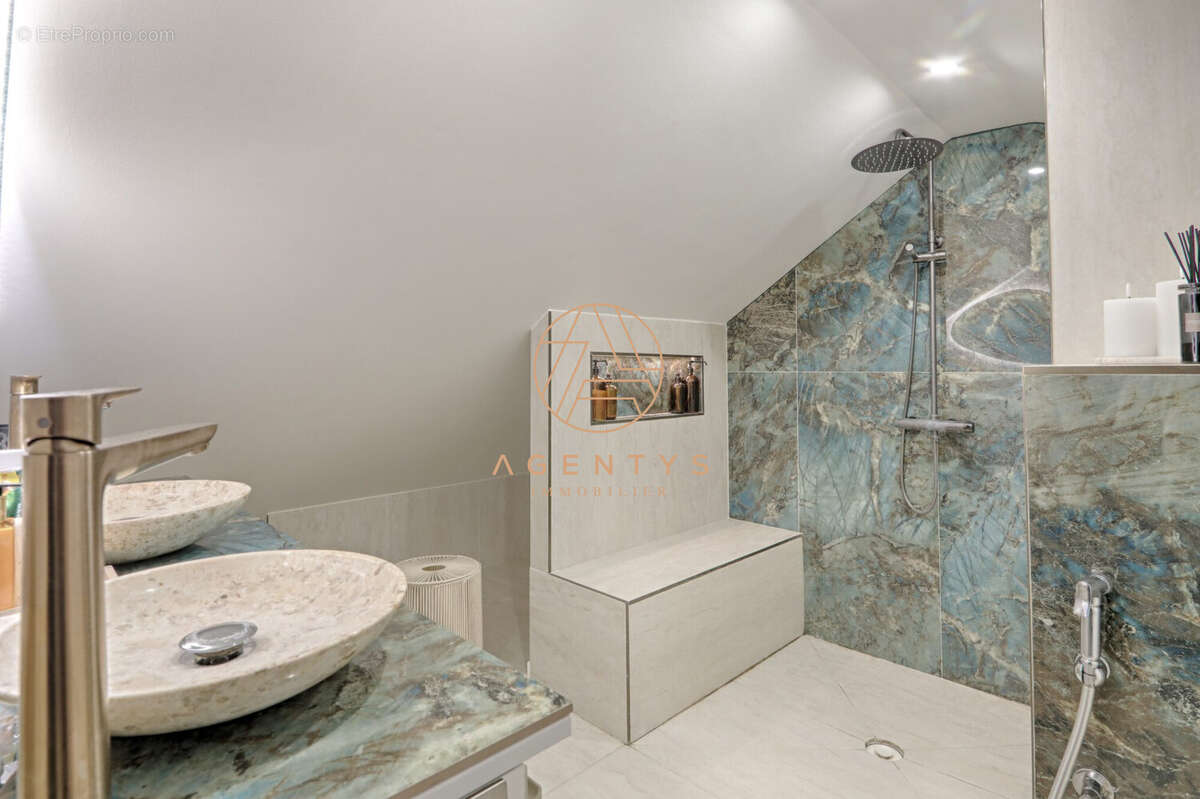 Appartement à SAINT-MAUR-DES-FOSSES