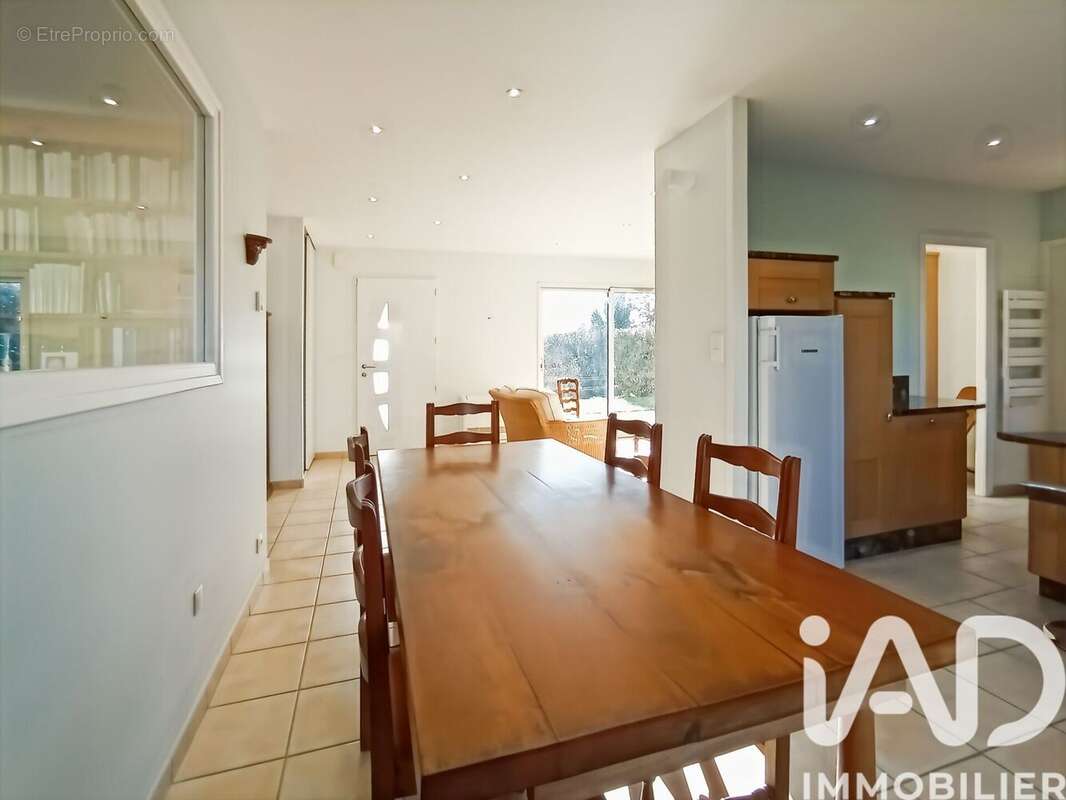 Photo 6 - Maison à MARCILLY-LE-CHATEL