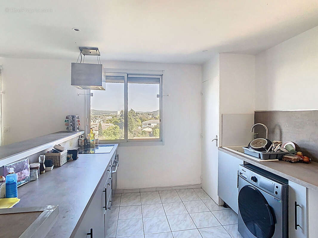 Appartement à BAGNOLS-SUR-CEZE