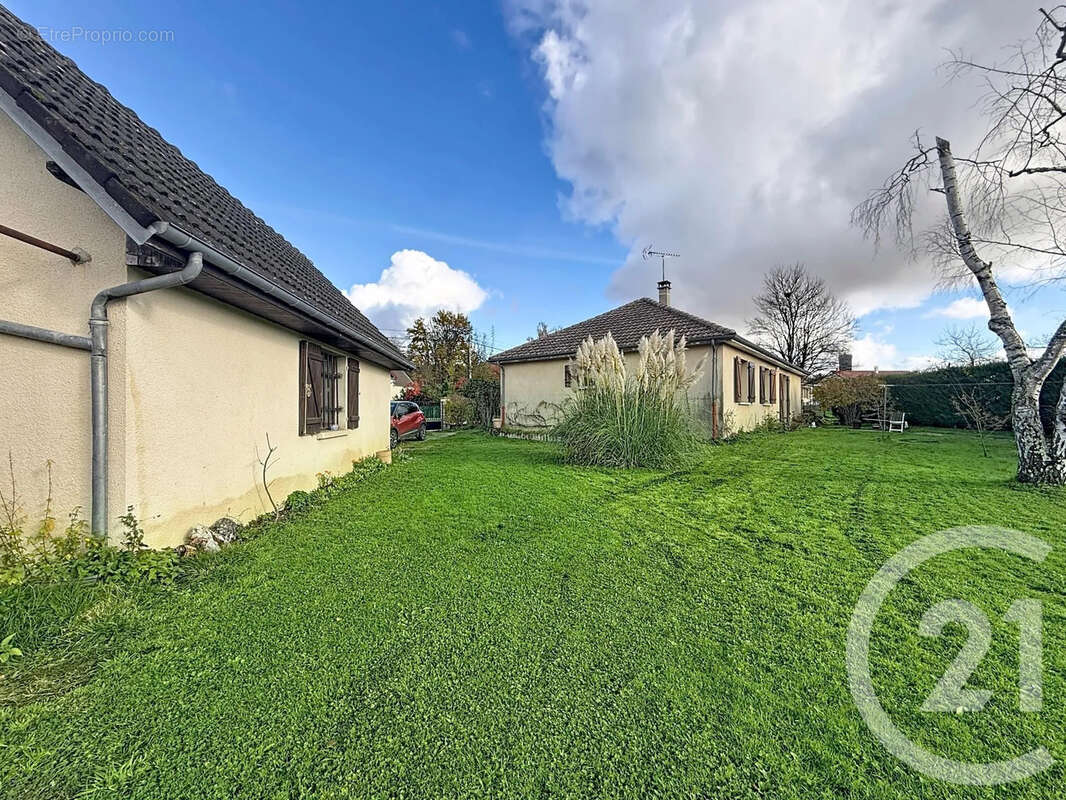 Maison à LES LOGES-MARGUERON