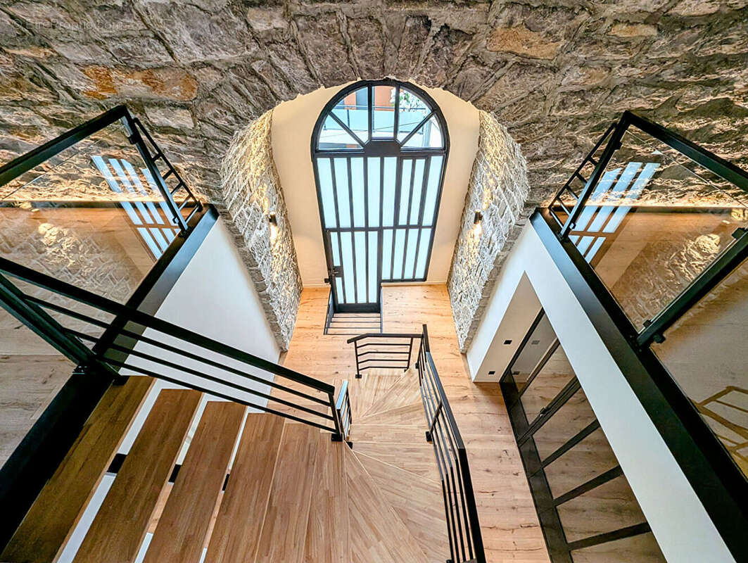 LOFT rénové  Aix Les Bains coeur de ville -  avec garages - photo 16
