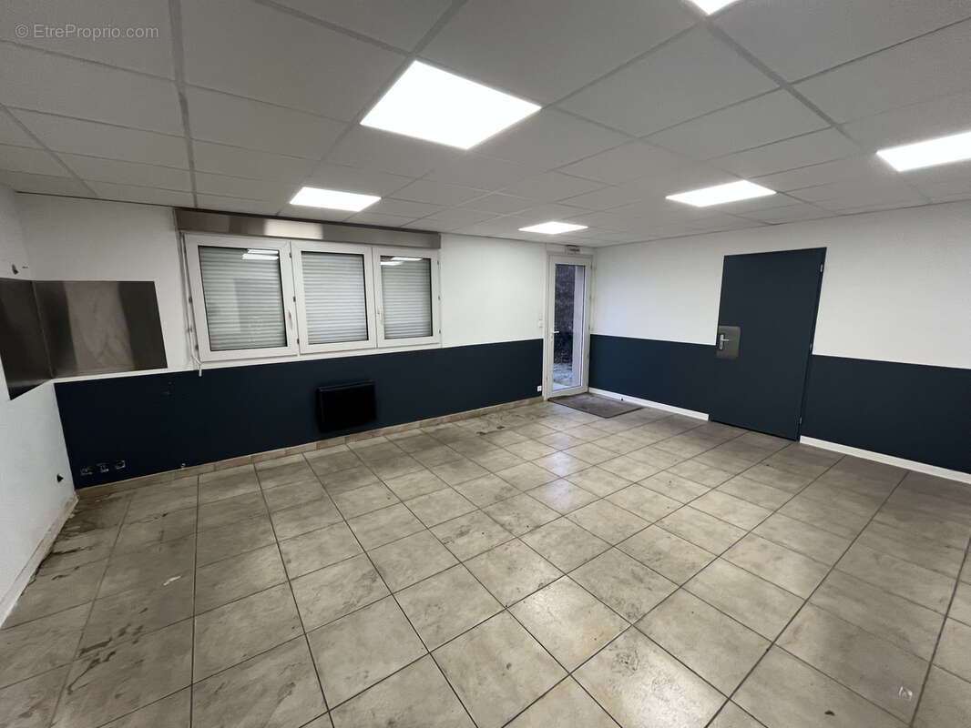 Commerce à LA BAZOGE