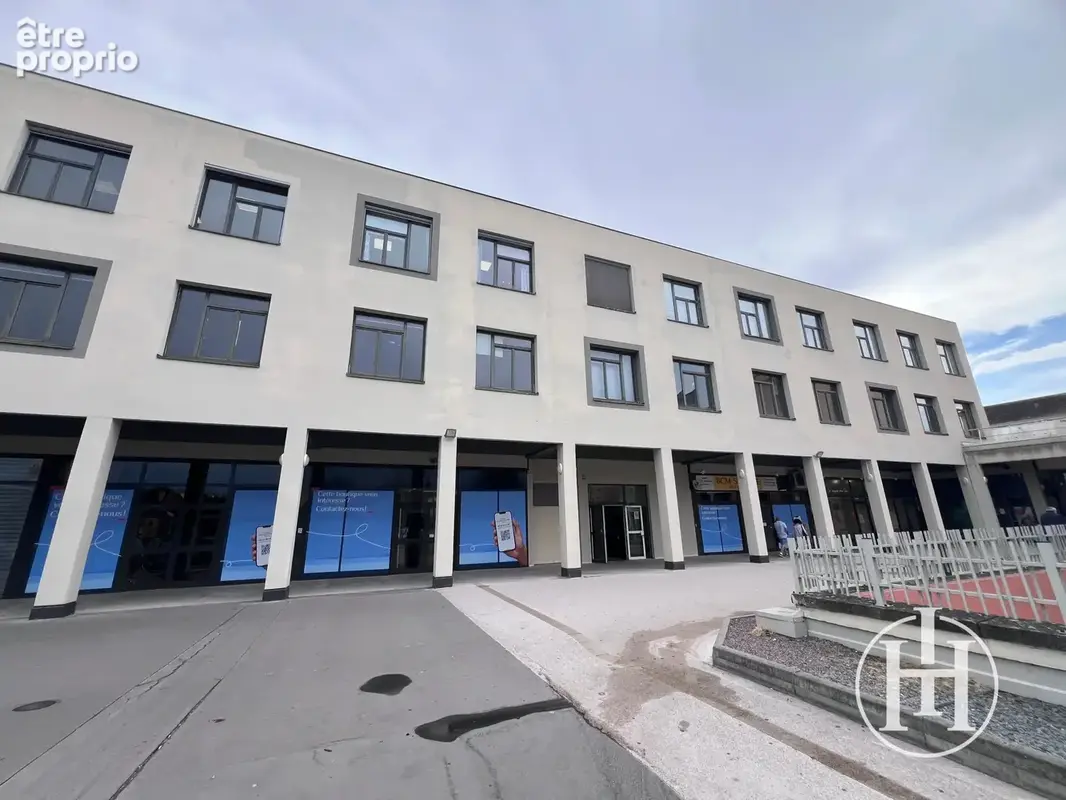 Montluçon - Plateau professionnel de 212m2 - Ascenseur et parking - photo 8
