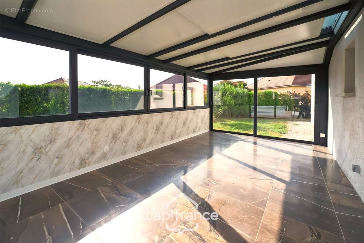 Maison de plain-pied, 3 chambres, véranda, piscine chauffée et jardin paysager – Courlaoux, à 10 min de Lons-le-Saunier (39000) - photo 7