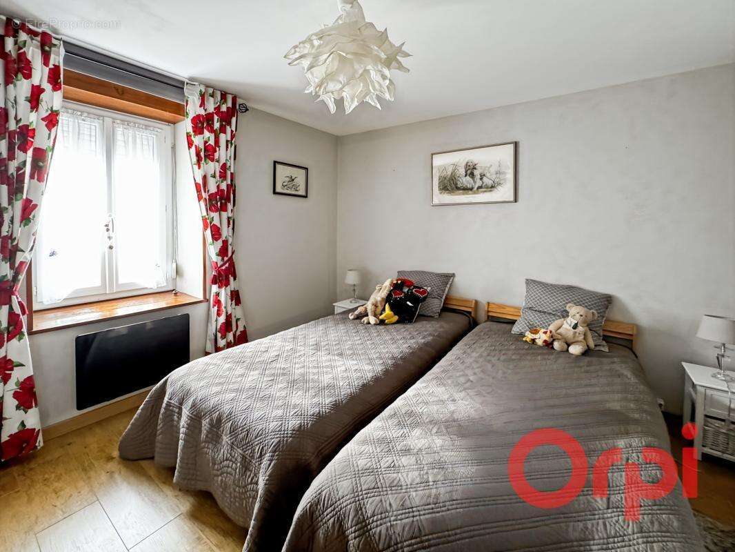 Maison à SAINT-BONNET-TRONCAIS