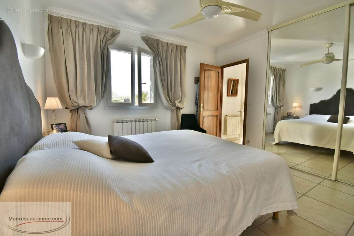 Maison à LA ROQUETTE-SUR-SIAGNE