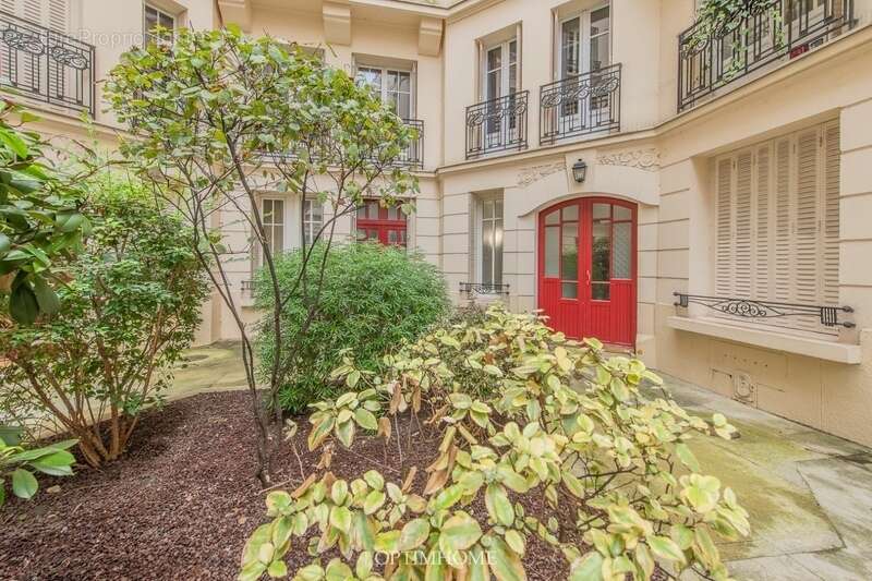 Appartement à PARIS-16E