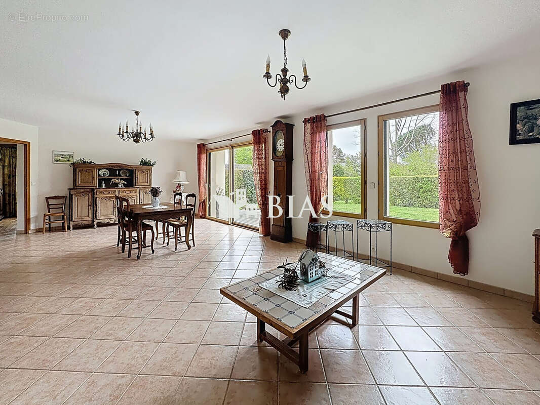 Appartement à BOURG-ACHARD