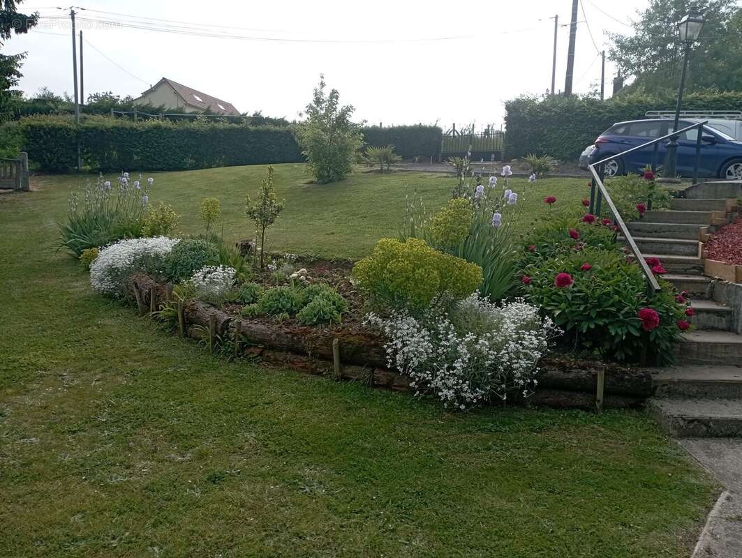 Maison à LES HOGUES