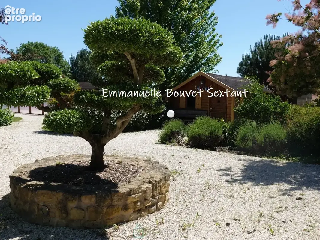 Superbe domaine touristique, 3 ha, 5 chalets bois, salle de réception, maison d'habitation, piscine, divers dépendances - photo 26