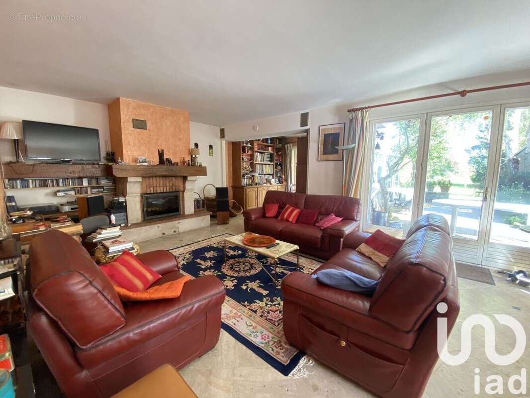 Photo 2 - Maison à LE MESNIL-SAINT-DENIS