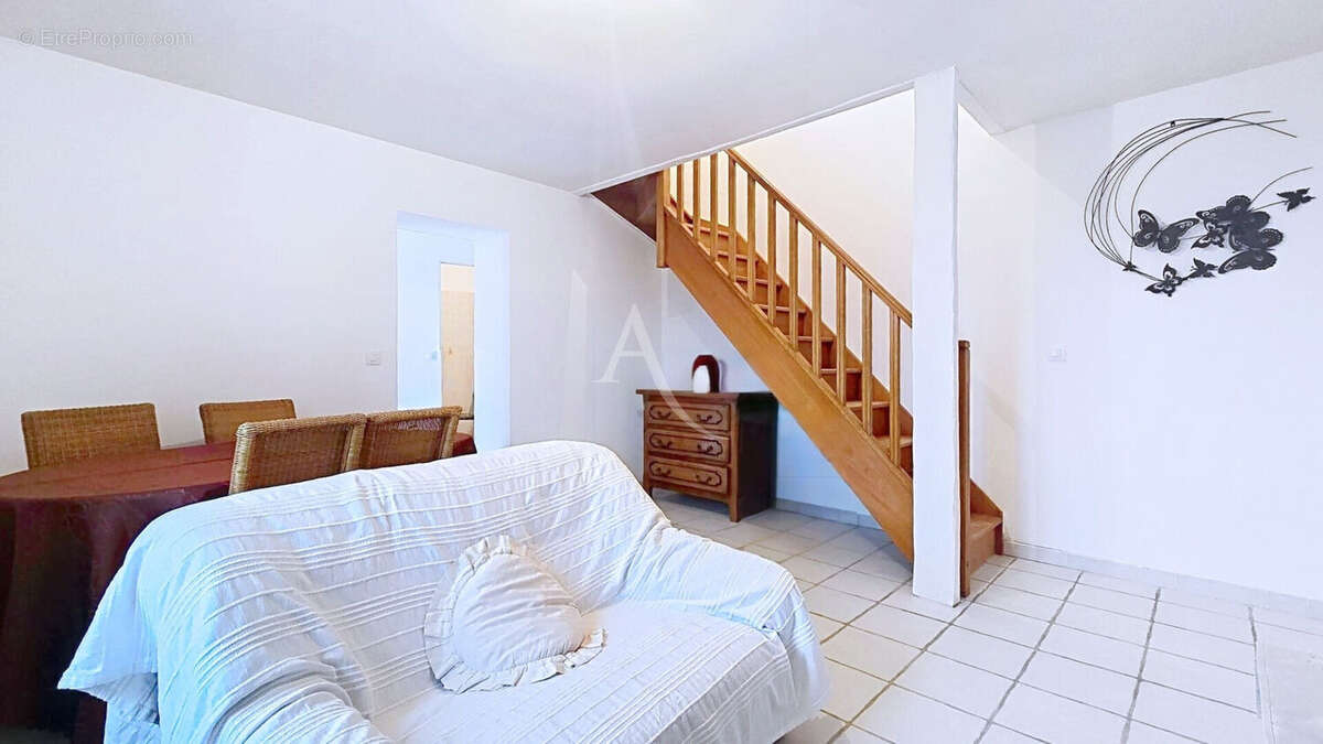 Maison à JOUY-LE-CHATEL