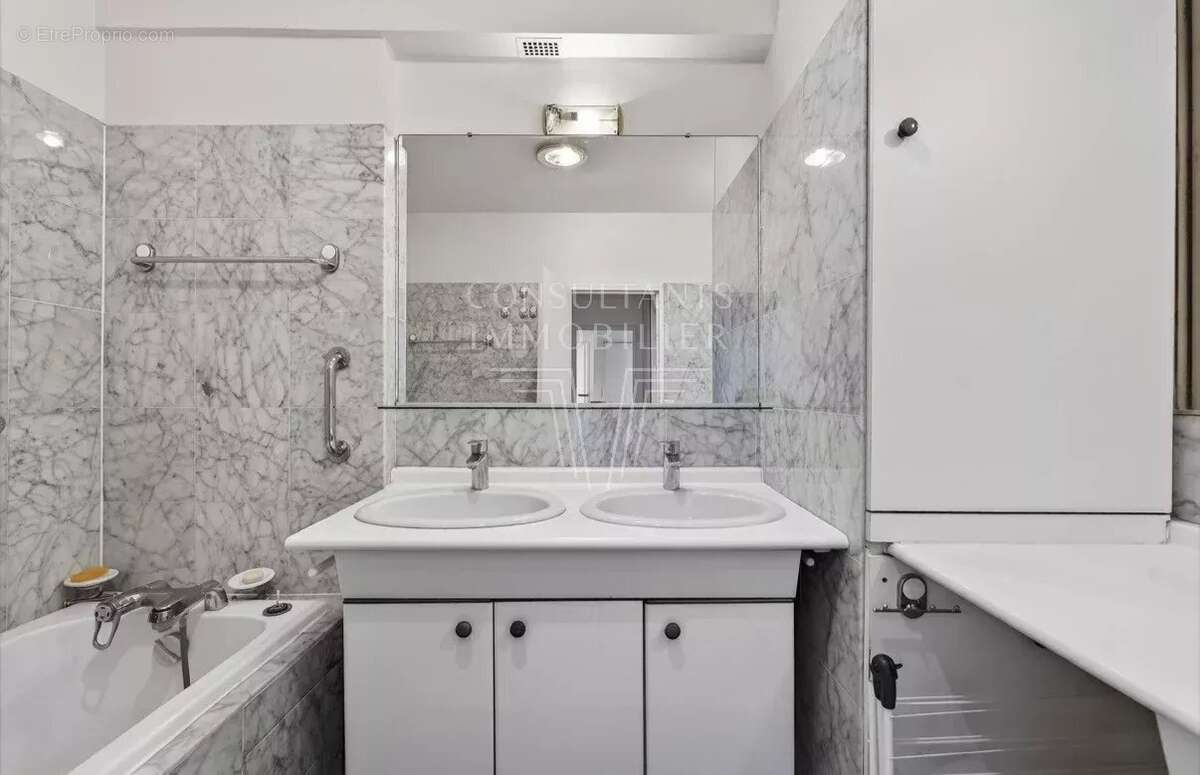 Appartement à NEUILLY-SUR-SEINE