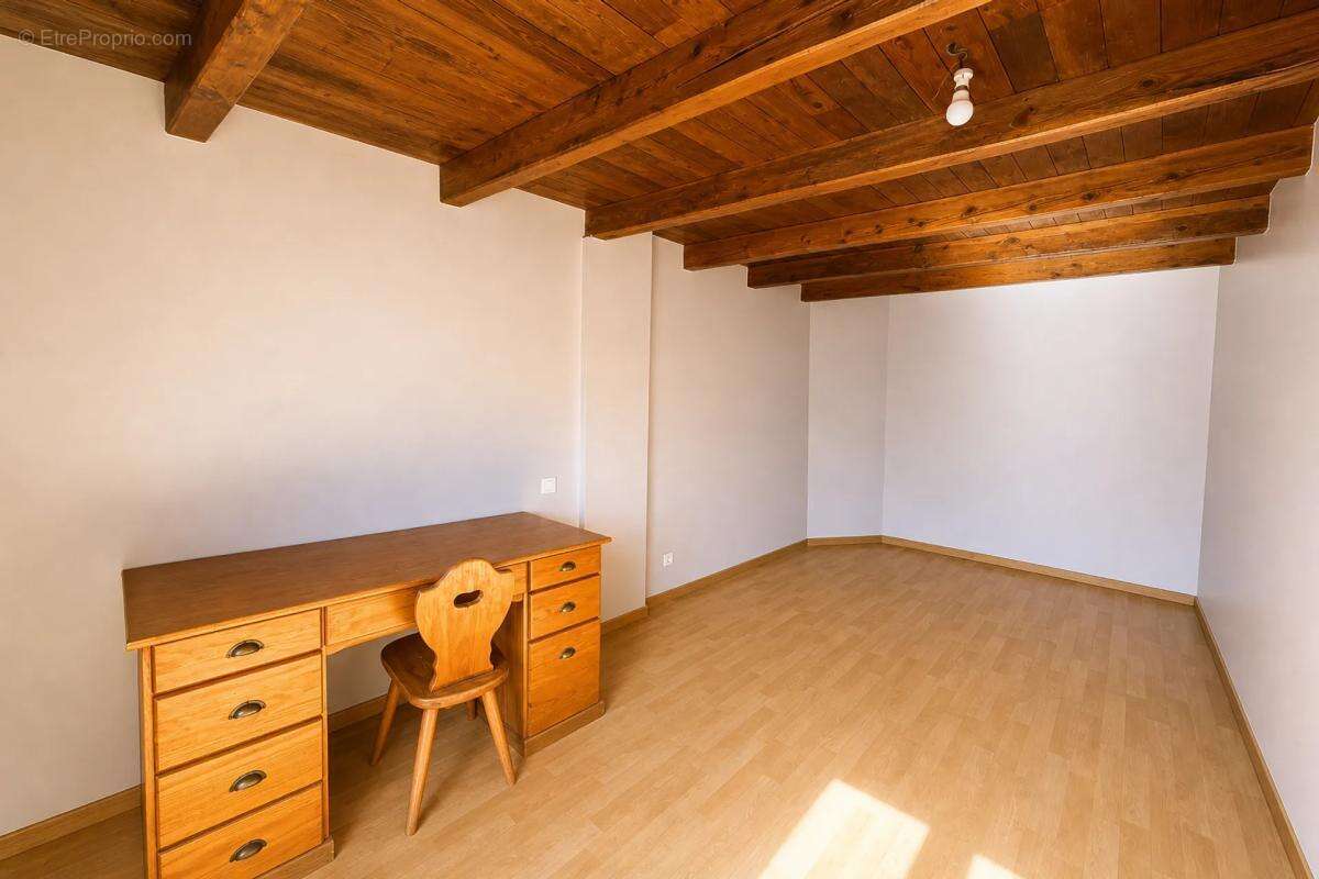 Grange et Maison Louée 300m², Fort Potentiel - photo 7
