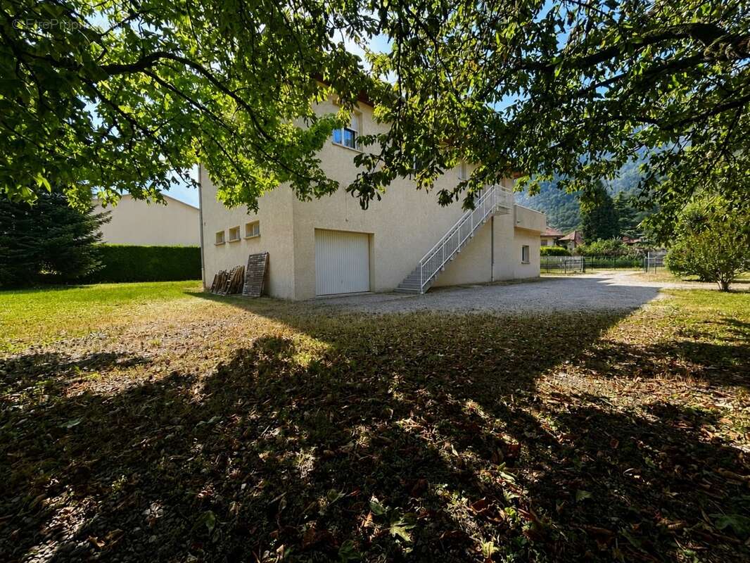 Albertville (73) - maison 232 m2 - terrain 1740 m2 - photo 9