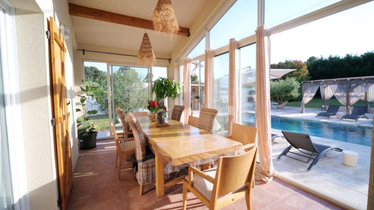 Maison 216 m² à Plaissan  - photo 14