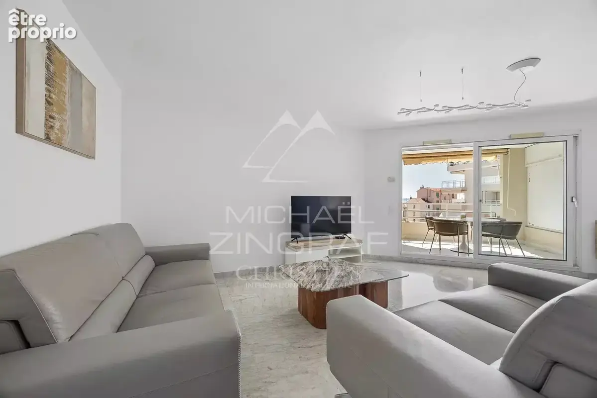 Exclusivité - Golfe-Juan – Appartement traversant rénové avec terrasse, piscine et parking - photo 4
