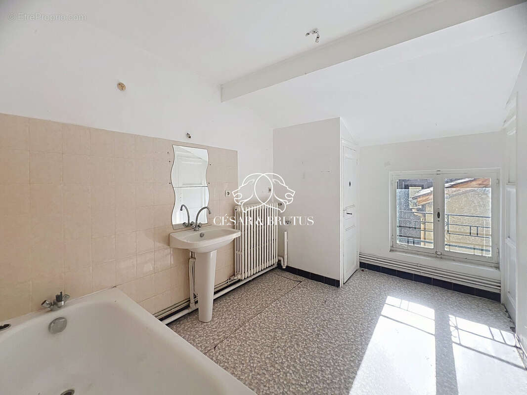 Appartement à SURY-LE-COMTAL