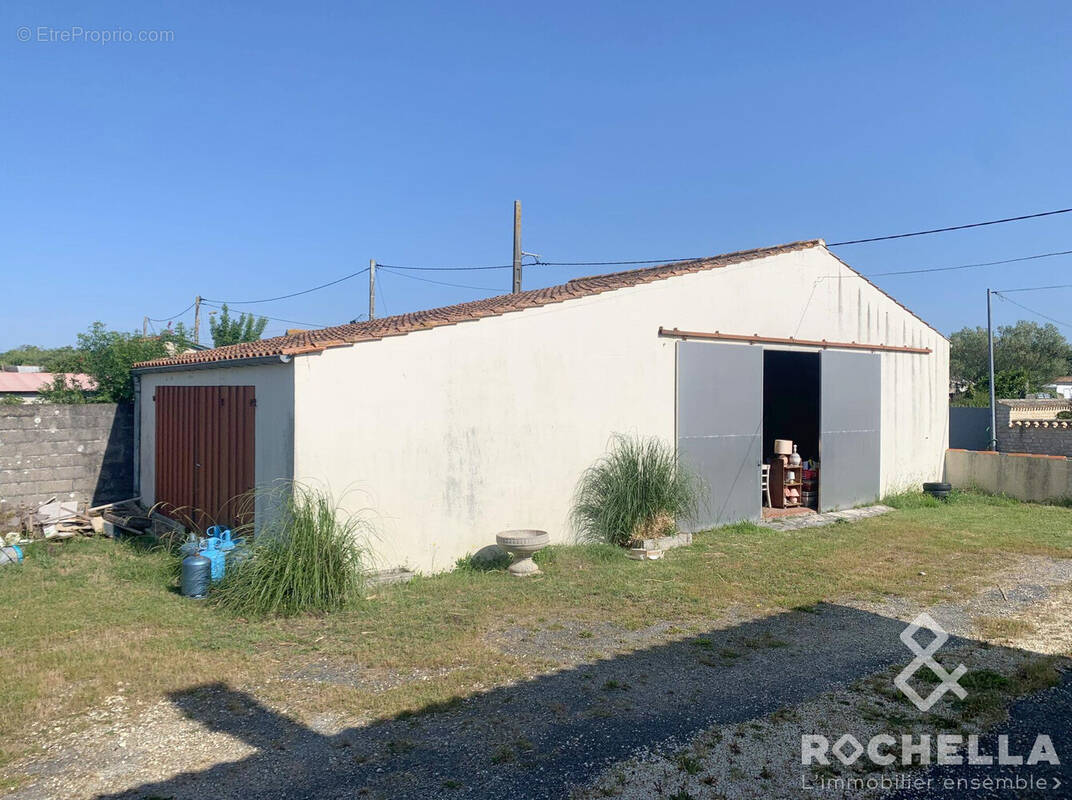 Parking à LE CHATEAU-D'OLERON