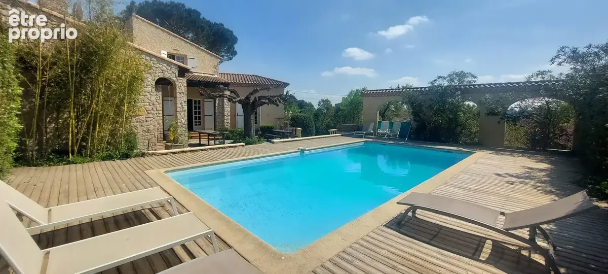 Maison 10 pièces 205 m² à vendre à Nimes (30000) - photo 2