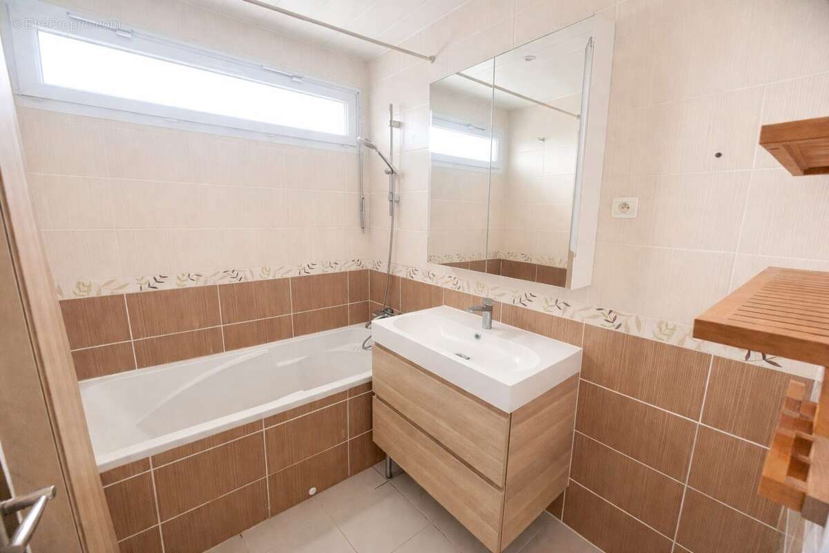 Appartement à SARTROUVILLE