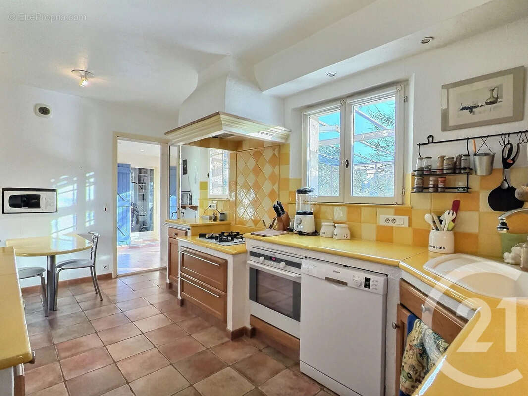 Maison à CHATEAUNEUF-GRASSE