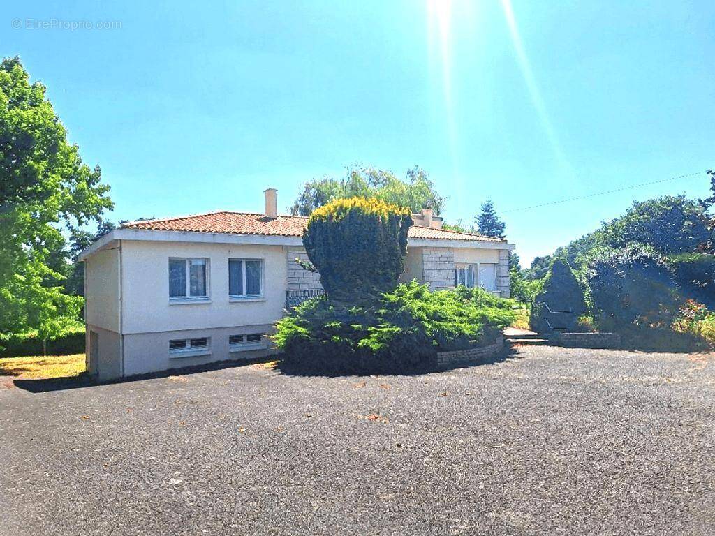 Maison à LA CHAUSSAIRE