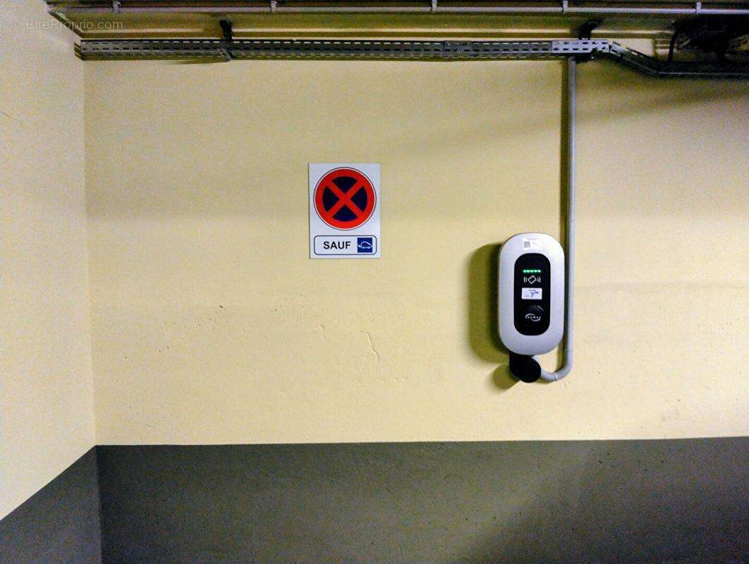 Parking à PARIS-16E