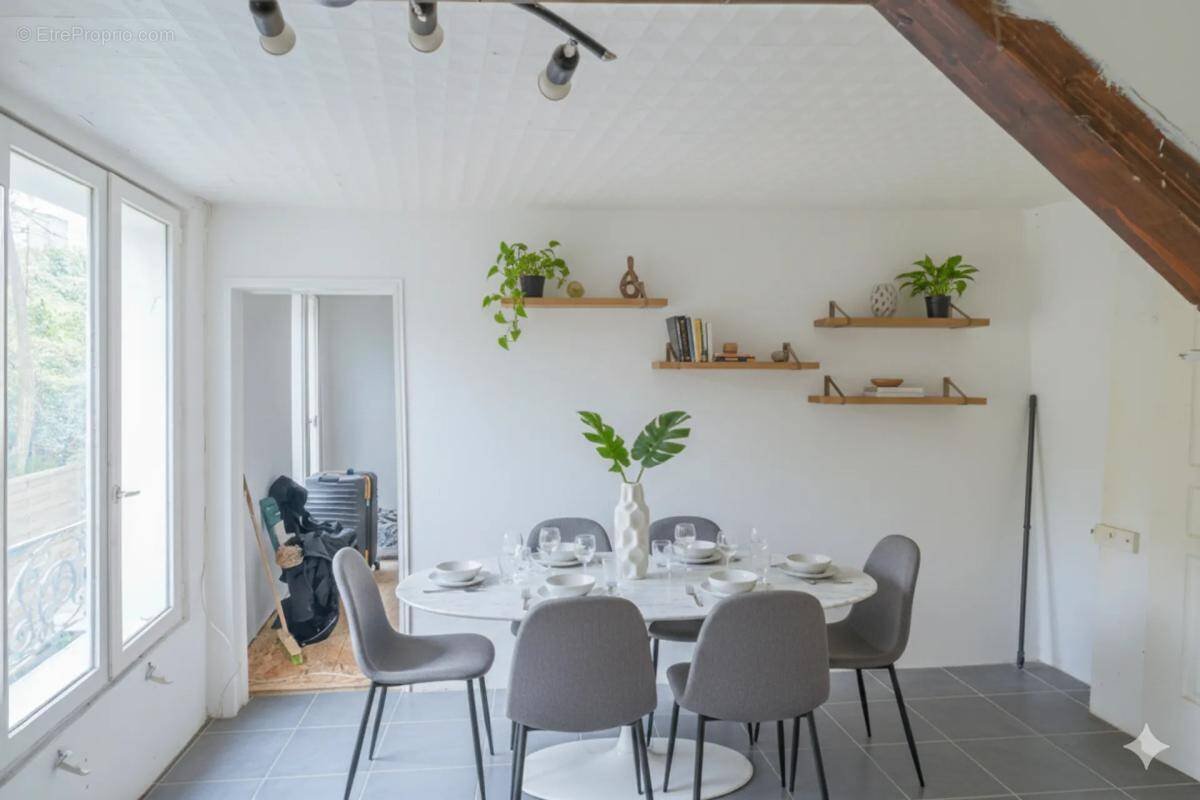 Appartement à COURBEVOIE